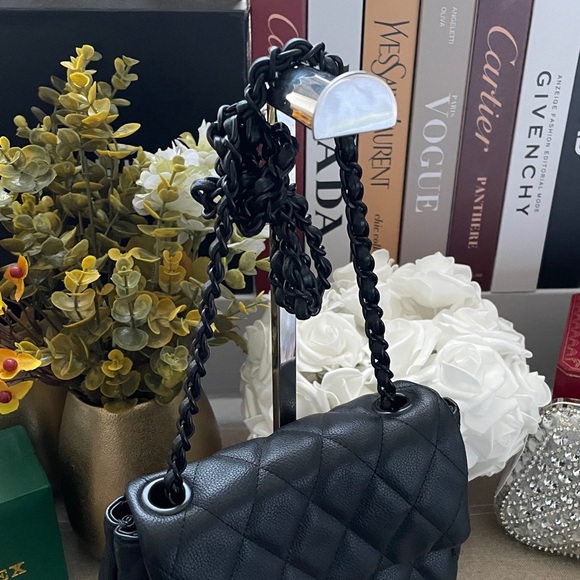 ✨🖤Black Quilted Chain Shoulder/Crossbody Bag🖤✨NEW SUPER SOFT - Picture 3 of 8